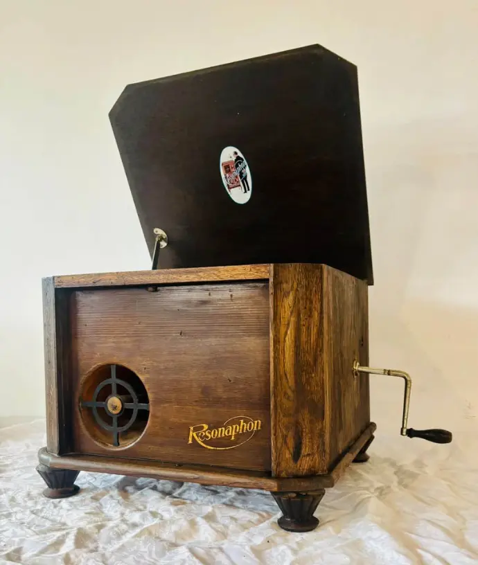 Antique Original 1900-10’s rare German Resonaphon Gramophone. Working great condition. 45x40x30cm