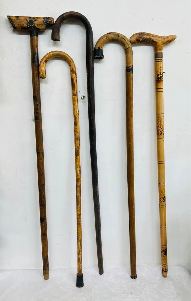 Collection of antiques wooden handmade walking sticks! 90cm