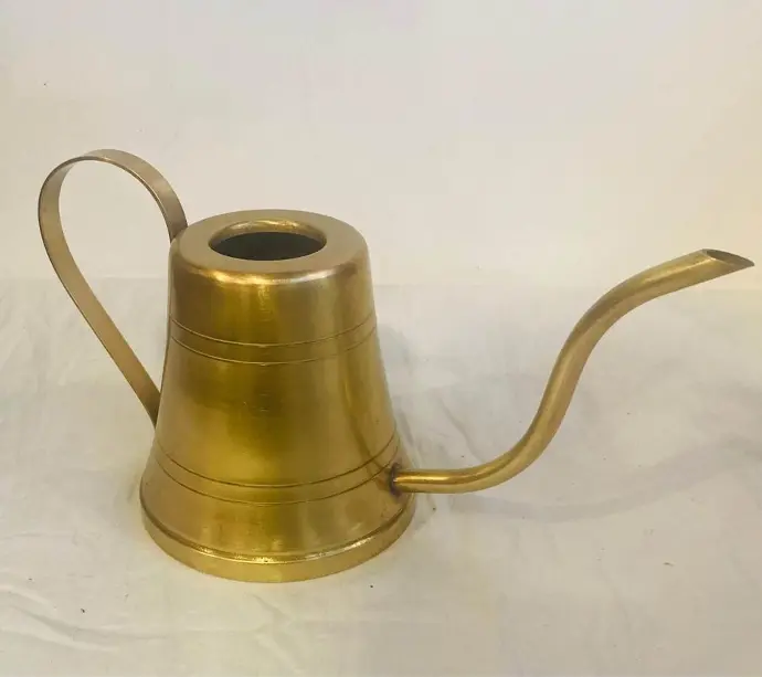 Antique brass watering can! Recently cleaned! 27x14x7cm