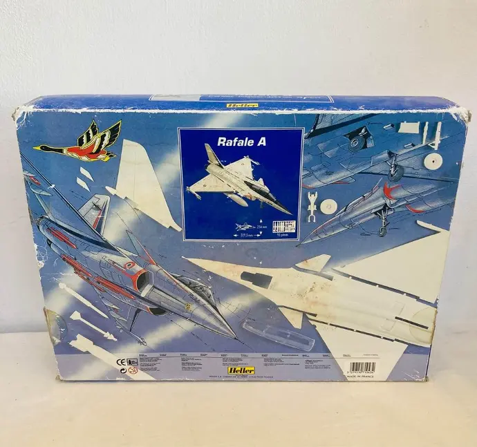Large collectible airplane kit! Unused! Made in France! 42x32x8cm