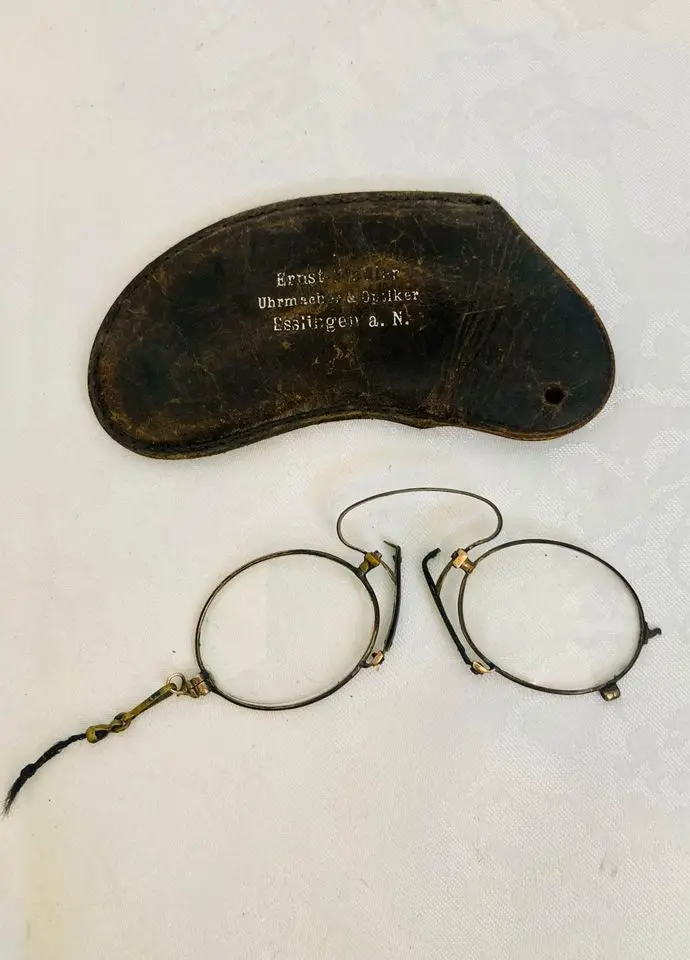 Antique rare 1800’s glasses with leather pouch! 10x4cm