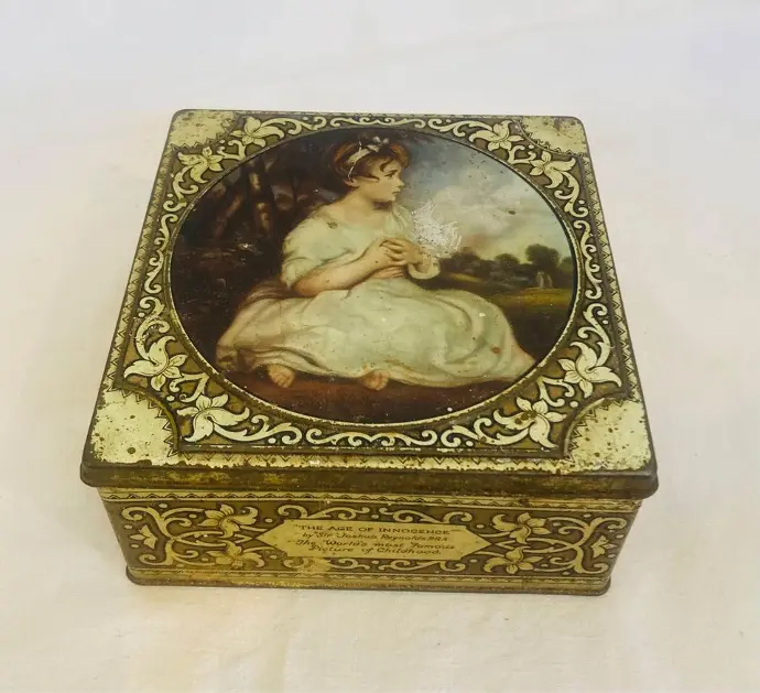 Antique beautiful tin box made in England! 14x14x7cm