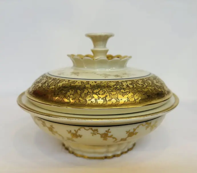 Antique bavarian porcelain gold plated candy pot. 17x13cm