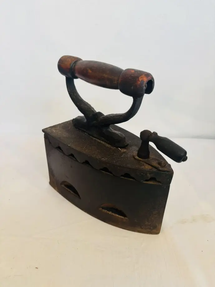 Antique Original Charcoal Iron. 23x20x10cm