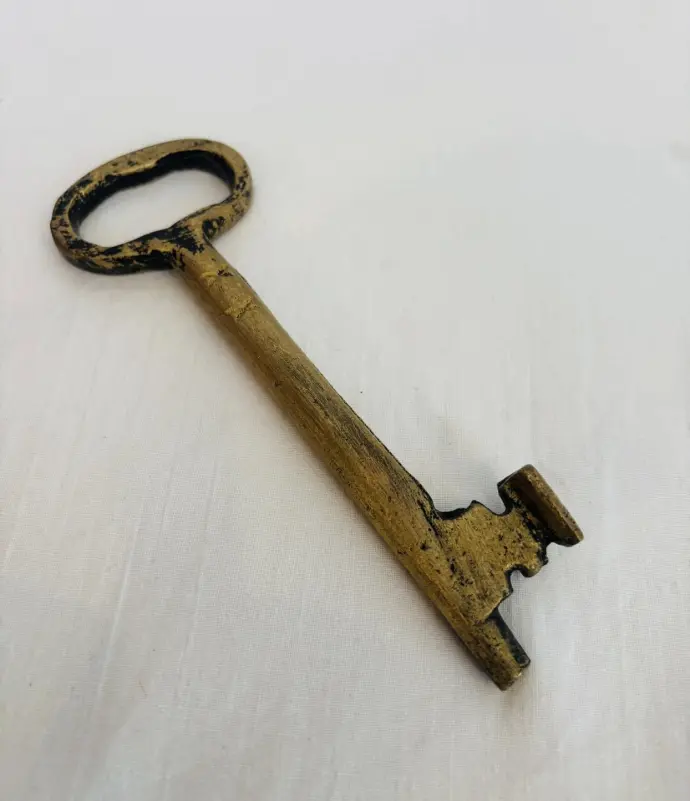 Large heavy antique solid bronze key. 17x6cm