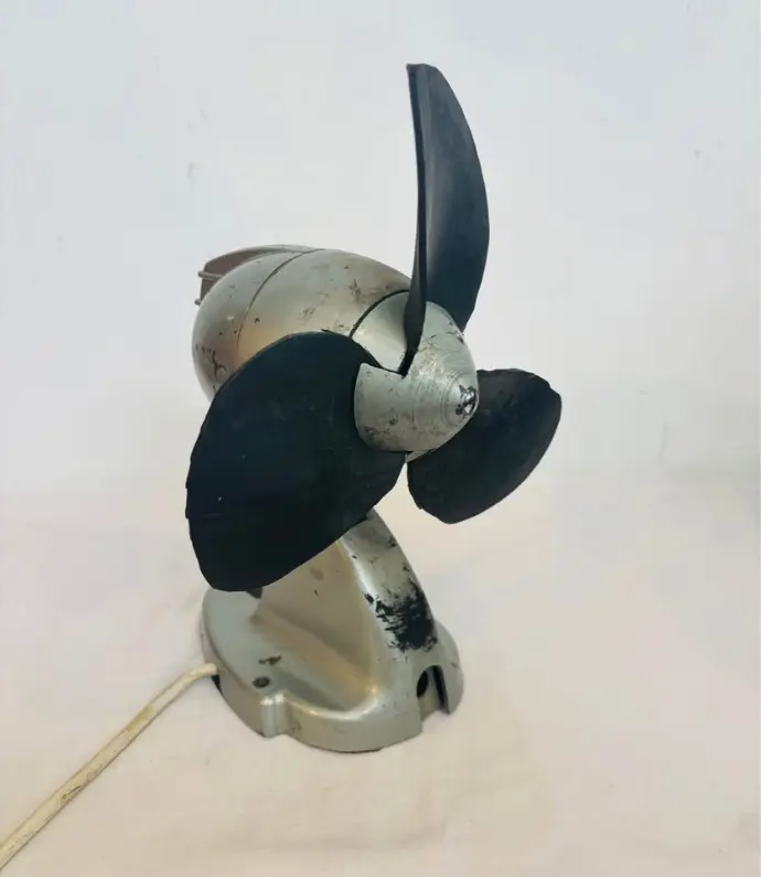 Vintage 1950-60’s collectible heavy metal & rubber military desk fan. WORKING. 27x20x15cm