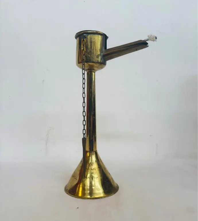 Antique rare collectible brass oil lamp. 28x15cm.