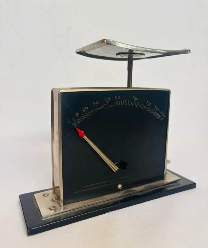 Antique 1940-50’s metal letter scale. Great working condition. 19x16x8cm