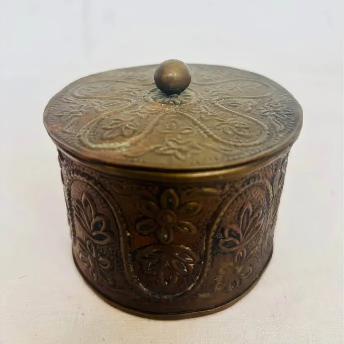 Antique Original Handmade Rare Brass Tabaco Box with lid! 8x7cm