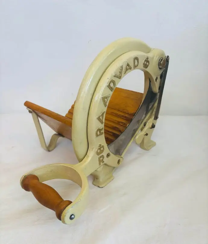 Antique 1920-40’s Bread Cutting Machine. Fully Restored. Great Working Condition.35x26x25cm