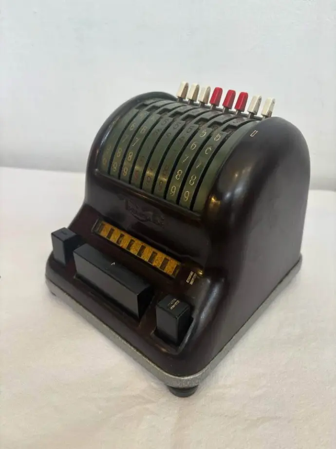 Antique Rare 1920-40’s Triumphator Bakelite & Cast iron calculator / adding machines. Functional 16x15x14cm