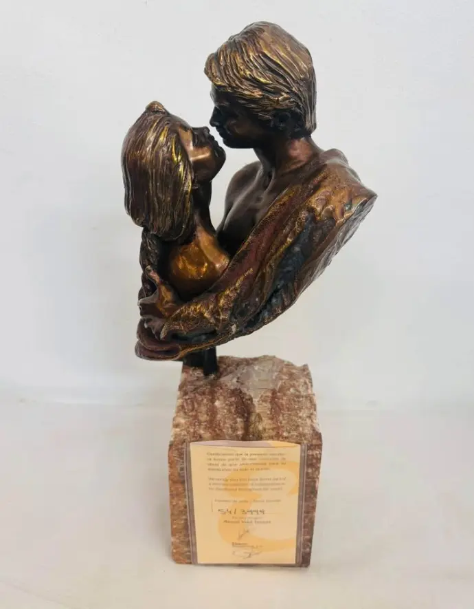 Large handmade bronzed statue on marble base. Signed with certificate. 36x18x14cm