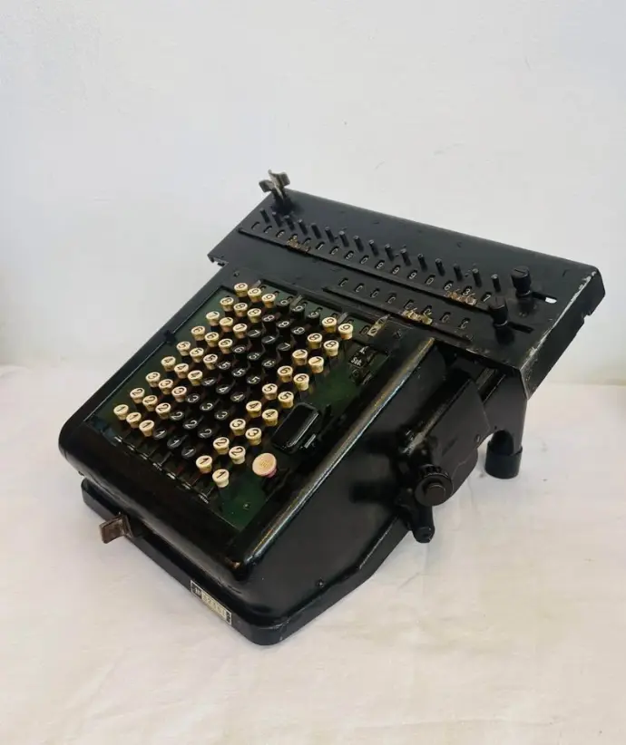 Antique 1940’s German Cast Iron Adding Machine / Calculator.