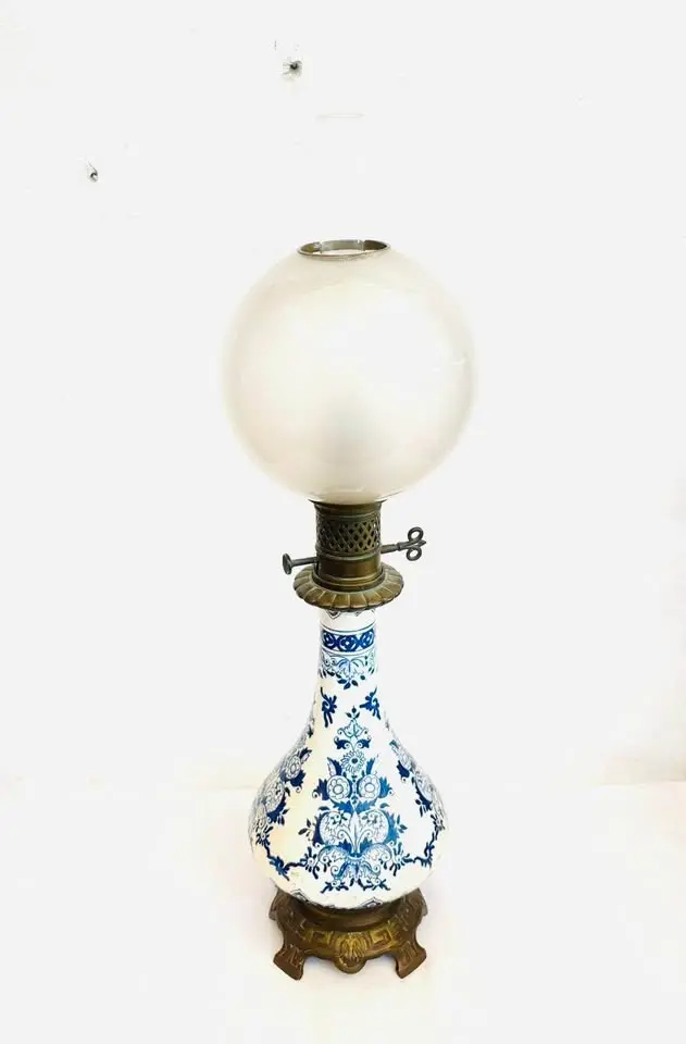 Antique 1800’s large French porcelain & bronze oil lamp. 66x16cm