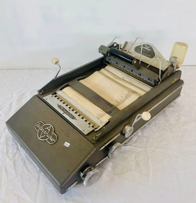 Antique 1950’s Heavy German Metal Duplicator / Copy Machine. 55x36x20cm