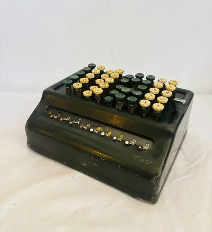 Antique 1940’s Collectible Adding Machine / Calculator. Made in Great Britain. 23x29x10cm