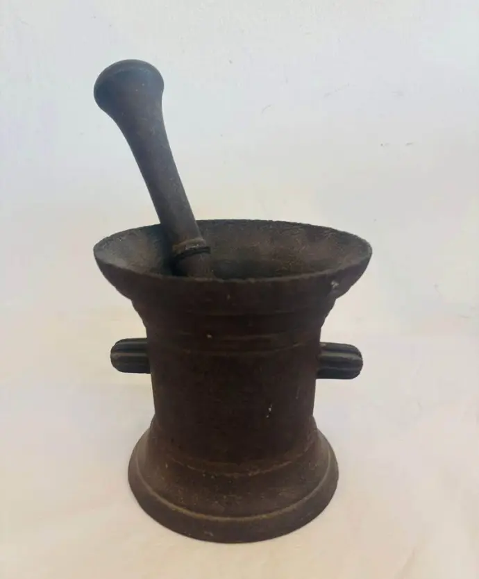 Antique 1800’s Large Heavy Cast Iron Mortar & Pestle. 26cm
