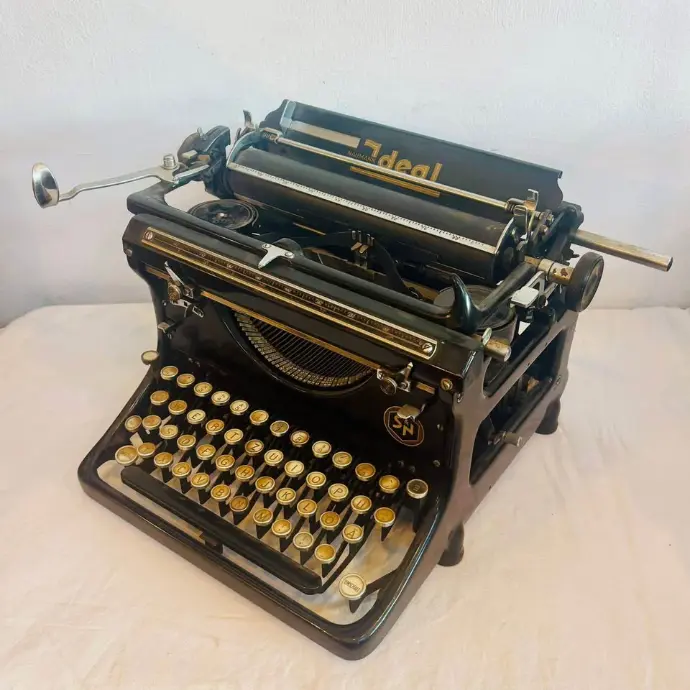 Antique 1900-20’s Ideal Cast Iron Desk Typewriter. Great Condition. Fully Working. 33x31x23cm
