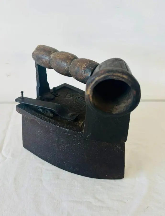 Antique Original 1800’s Large Heavy Duty Rare Coal Iron with Chimney. 22x21x12cm