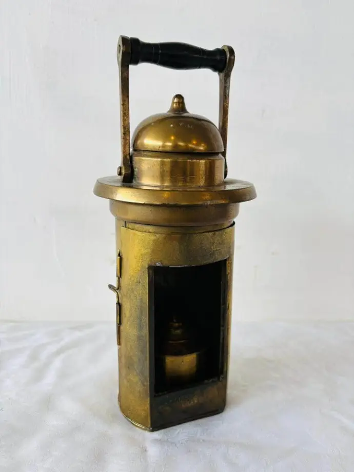 Antique heavy bronze dated 1941 oil lamp. 25x12cm