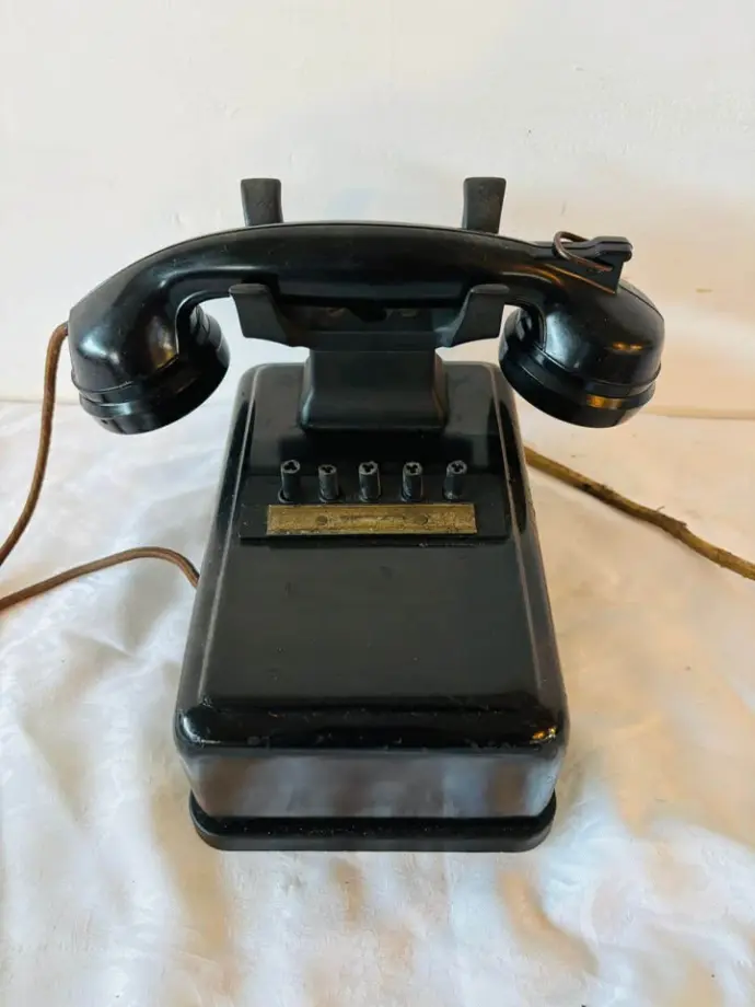 Rare antique 1940’s Siemens brothers London metal & bakelite telephone. Made in England. 24cm