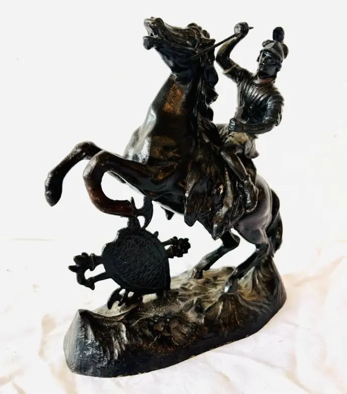 Antique 1800’s cast iron horse worrier. 28x10x22cm