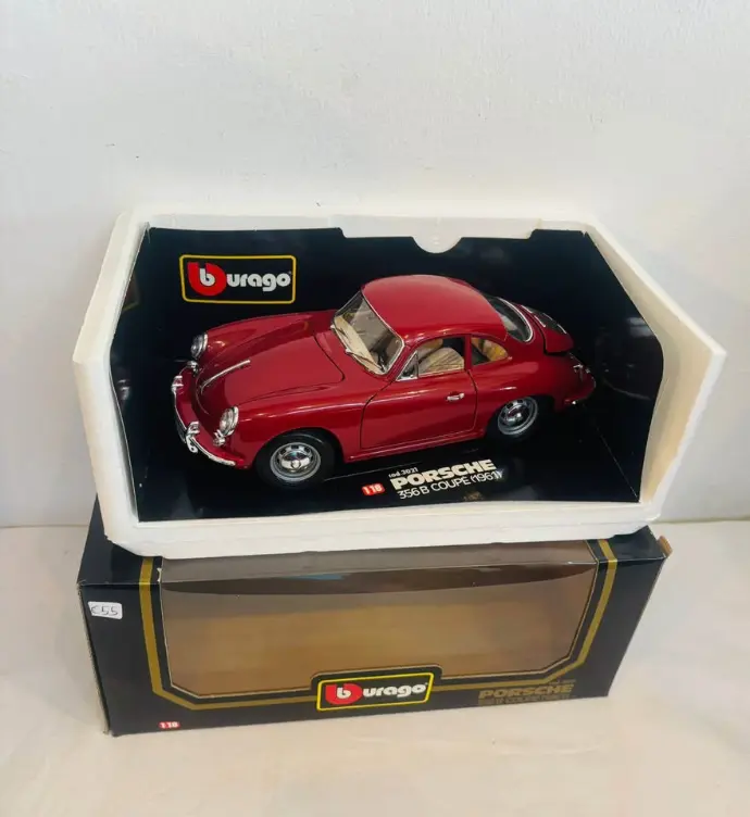 Collectible 2005 Porsche Burago die cast metal car. Made in Italy with original box. Scale 1/18