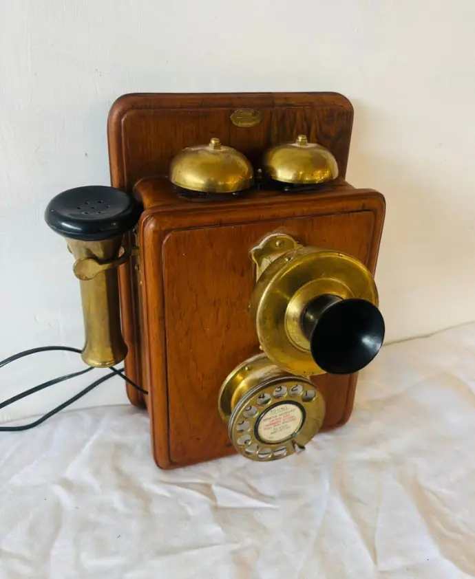Vintage original 1970’s reproduction of 1900’s model. Siemens wooden telephone. 29x24x21cm