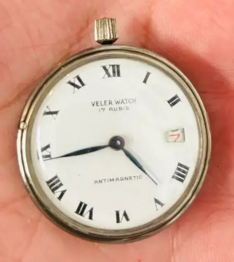 Vintage 1960s Veler Swiss Mechanical Coin Watch Helvetia Case 17 Rubis Date.