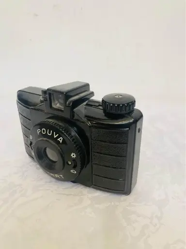 Antique 1940-50’s Pouva Bakelite camera!