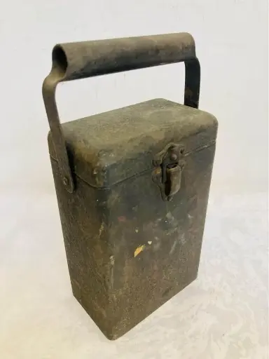 Antique 1940’s military metal lunch box! 21x10x6cm