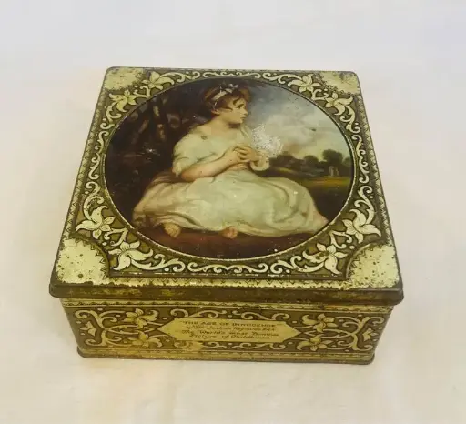 Antique beautiful tin box made in England! 14x14x7cm