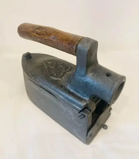 Antique Original 1920-40’s Coal Iron With Chimney (restored) Great Condition! 24x18x8cm