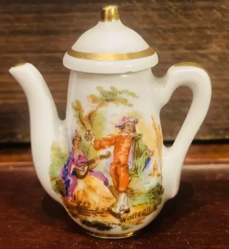 Limoges France miniature porcelain tea pot ! 5cm