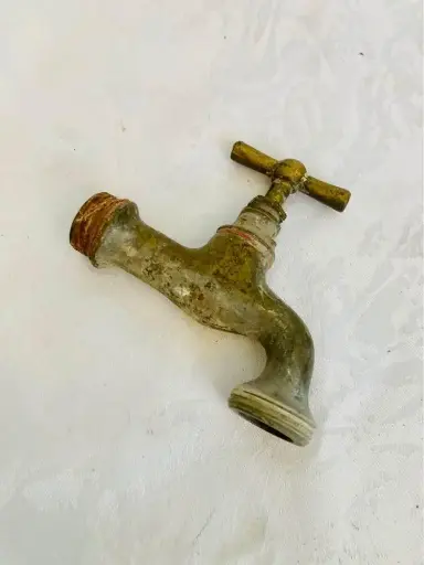 Antique brass faucet! Working! 10x8cm