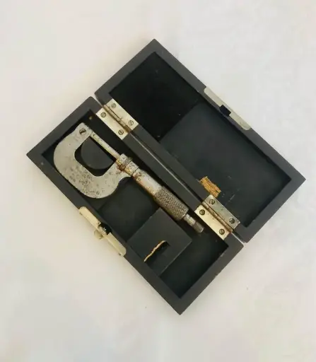 Antique metal micrometer measuring tool in wooden box! 17x7cm