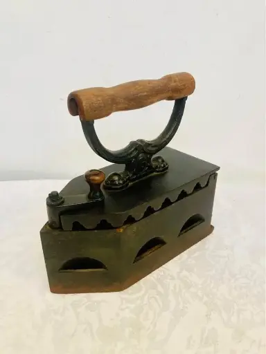 Antique Original Coal Iron (cleaned) 22x22x10cm