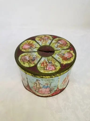 Antique tin box. Made in England. 11x7cm