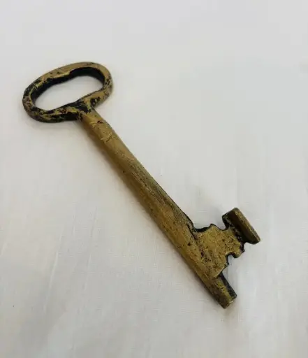 Large heavy antique solid bronze key. 17x6cm