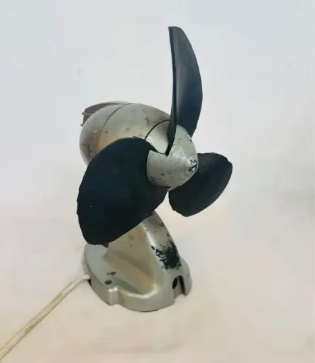 Vintage 1950-60’s collectible heavy metal & rubber military desk fan. WORKING. 27x20x15cm
