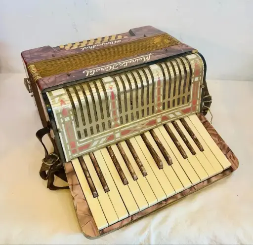 Antique 1920’s German Accordion. Basic test working. 38x35x22cm