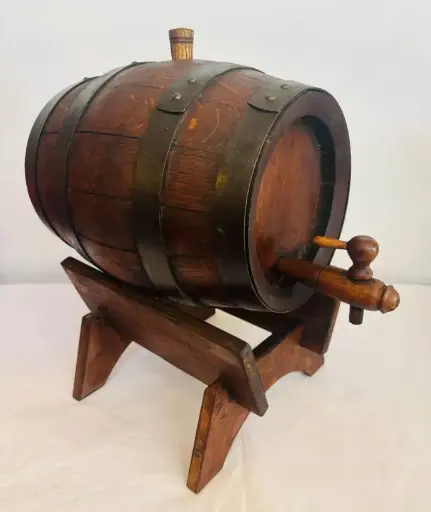 Antique Wooden Barrel in great condition. 38x35x23cm