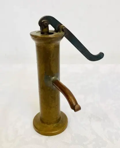 Antique miniature solid bronze water pump! 11x8x7cm