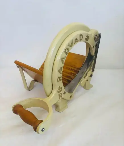 Antique 1920-40’s Bread Cutting Machine. Fully Restored. Great Working Condition.35x26x25cm