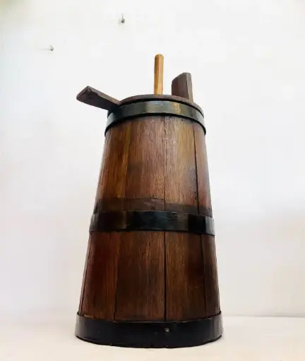 Antique 1800’s Wooden Barrel Butter Churn in Great Condition. 59x22cm