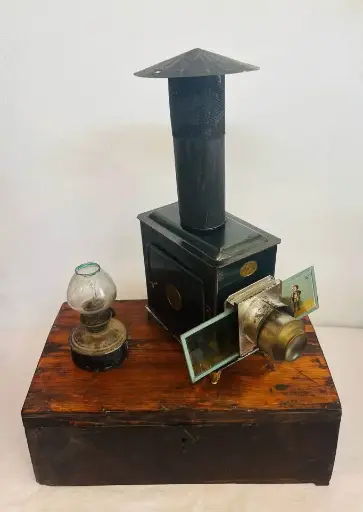 Antique 1800’s super rare first Magica oil lamp projectors model & wooden case & glass slide.35x25x10cm
