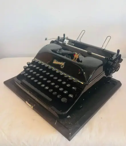 Antique 1940’s Rheinmettal Cast Iron Typewriter in Wooden Case. Mint Great condition. Fully working. 32cm