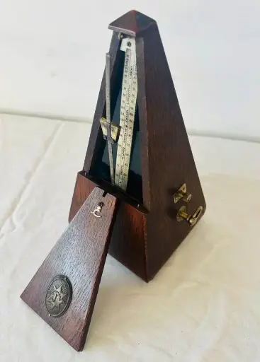 Antique 1920-40’s Original German Mechanical Junghas metronome. Great working condition.24x12cm
