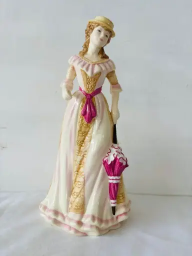 Vintage original royal Doulton figurine. 23x13cm