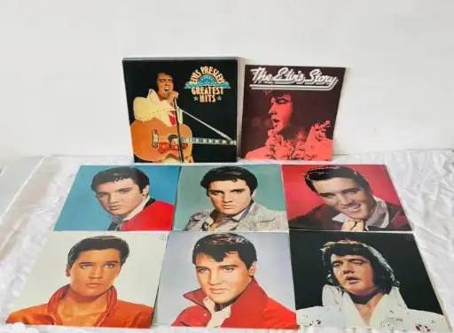 Vintage Elvis Presley records sets of 6. Great condition. 33x33cm